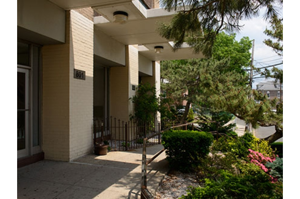 Janel Towers, 2 bed 1 bath (Photo 4)