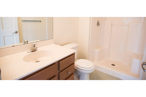 108 E. Main Street, 3 Bedroom (5-6 people) (Photo 4)