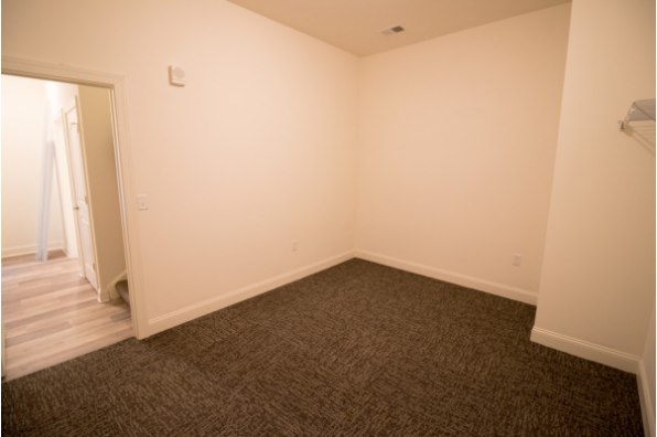 North College Crossing, 3 Bedroom (3-5 people) (Photo 6)