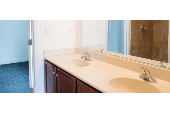 132 E Delaware, 3 Bedroom (up to 5 people) (Photo 4)