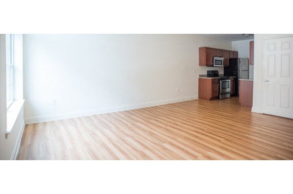 132 E Delaware, 3 Bedroom (up to 5 people) (Photo 5)