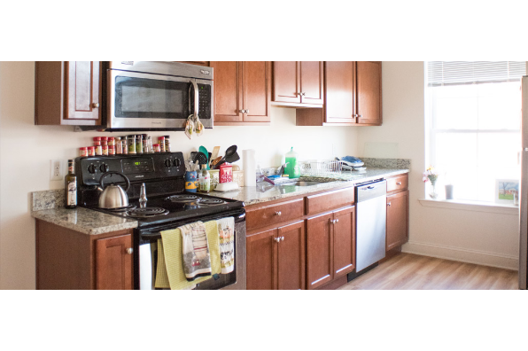 132 E Delaware, 3 Bedroom (up to 5 people) (Photo 6)