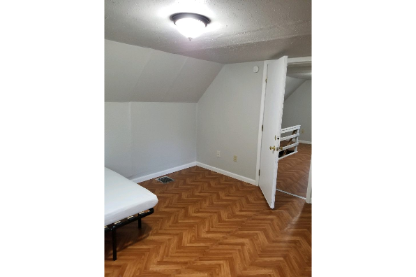 131 Schubert St (Photo 3)