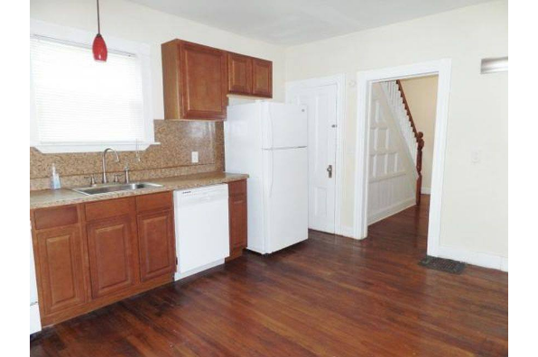 131 Schubert St (Photo 5)