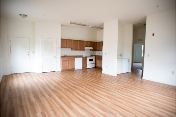 Main Street Courtyard, 3 Bedroom (Photo 6)