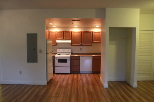 Main Street Courtyard, 3 Bedroom (Photo 5)