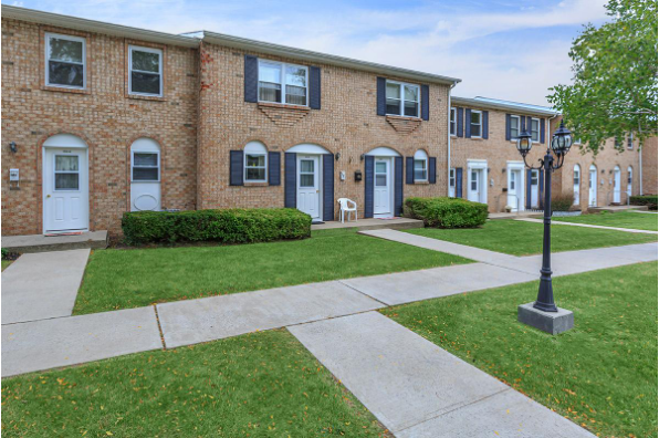 Northwood Townhomes, 2 Bedroom 1 Bath Town House (Photo 3)