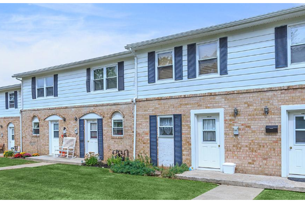 Northwood Townhomes, 2 Bedroom 2.5 Bath Town House (Photo 5)