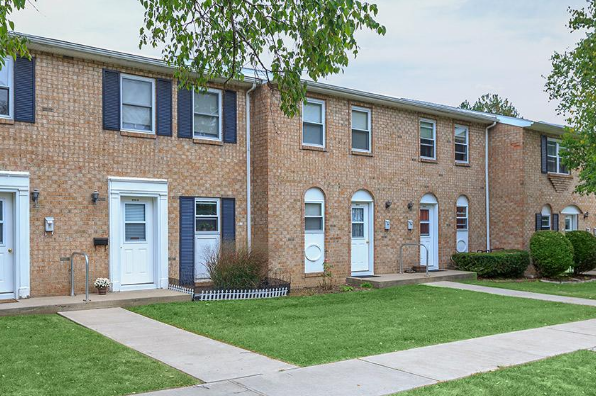 Northwood Townhomes, 2 Bedroom 2.5 Bath Town House (Photo 2)