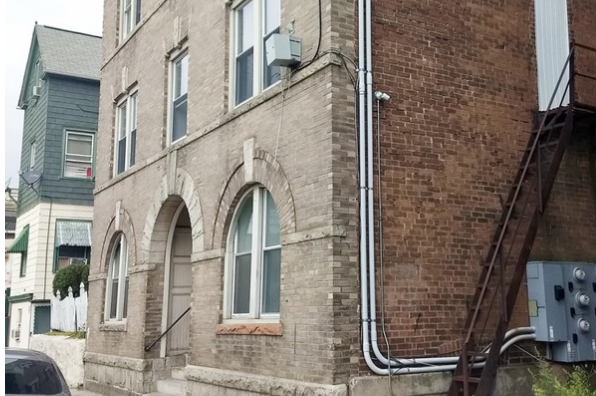 815 East Main Street, 1 Bedroom (Photo 2)