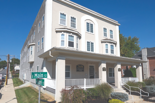 Lofts on East Main, 3 Bedroom / 1 Bathroom (Photo 3)