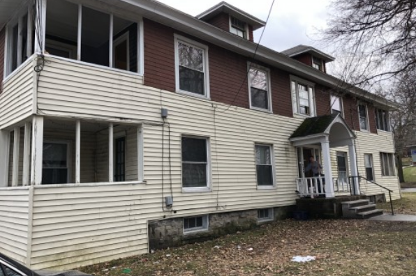 106 Clarendon, 2 Bedroom (Photo 3)