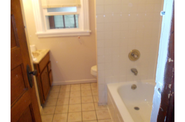 489 Hudson Ave, 1st Floor (Photo 5)