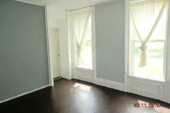 65 Center St, Second floor rooms for rent (Photo 4)
