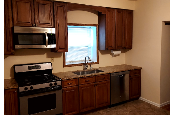 91 Fairview Ave, LARGE HOME (Photo 7)