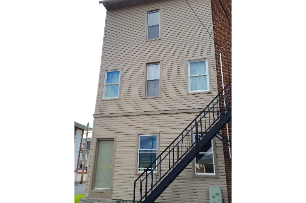 11 E Main St, 23 E. MAIN ST-5 BEDROOM HOUSE (Photo 3)