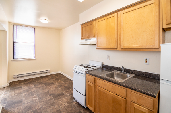 Verona Plaza (Photo 2)