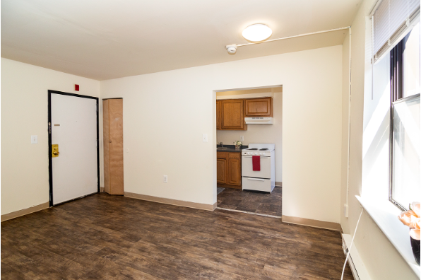 Verona Plaza (Photo 4)