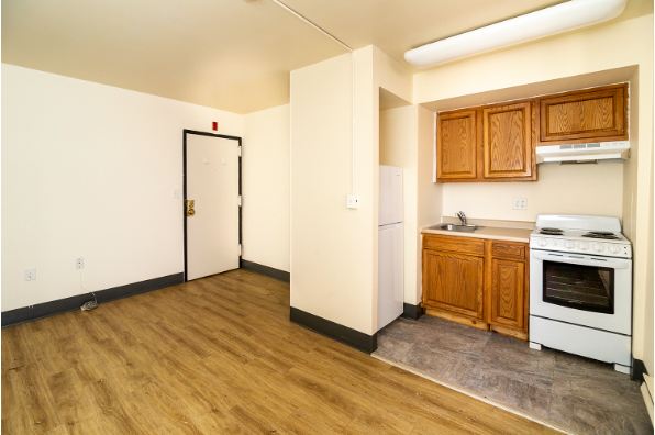 Verona Plaza, One Bedroom (Photo 4)