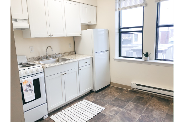 Verona Plaza, One Bedroom (Photo 3)