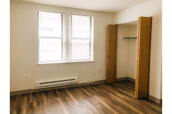 Verona Plaza, One Bedroom (Photo 6)