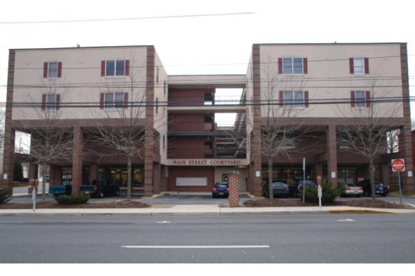 Main Street Courtyard, 3 Bedroom (Photo 1)