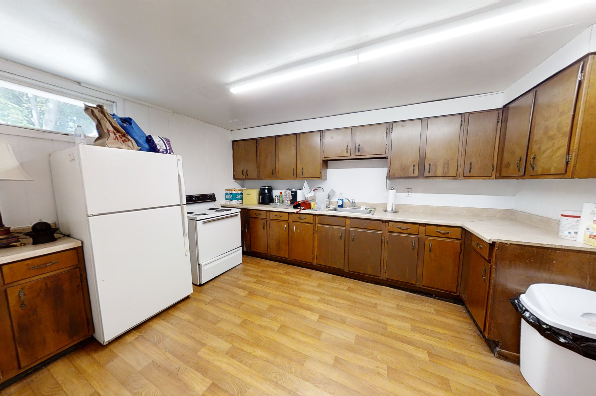 8 West Center Street, 3 Bedroom (Photo 4)