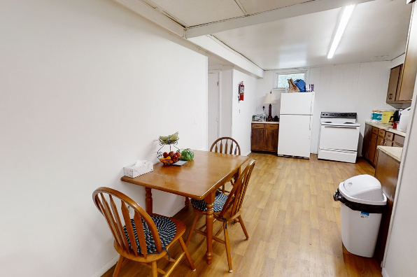 8 West Center Street, 3 Bedroom (Photo 3)