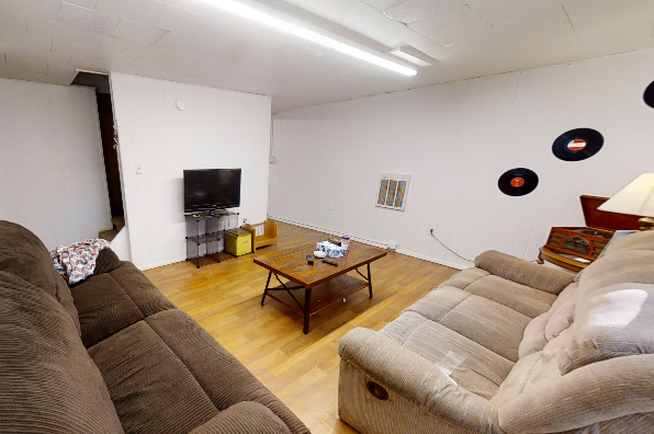 8 West Center Street, 3 Bedroom (Photo 7)