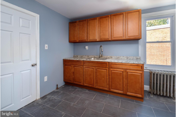 18 E 21st St, Apartment B (Photo 4)