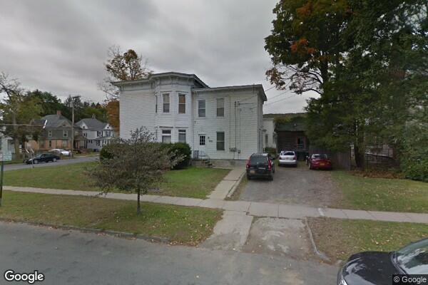 65 Center St, Second floor rooms for rent (Photo 1)