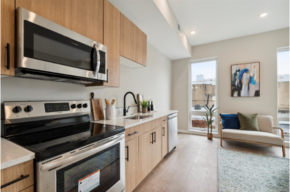 Station Square, 210 (Photo 6)