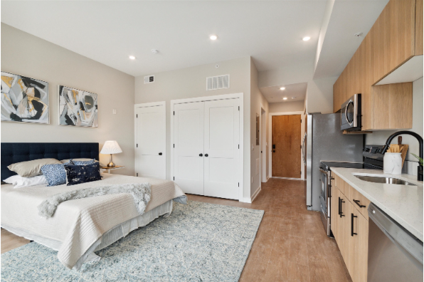 Station Square, 210 (Photo 1)