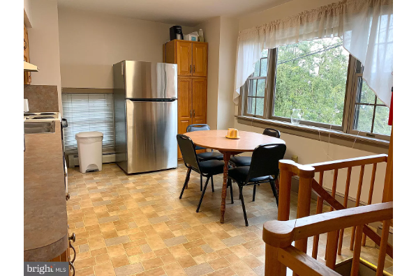 431 W Main St, Unit C (Photo 2)