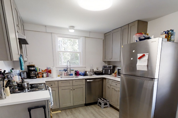 8 West Center Street, 5 Bedroom (Photo 1)