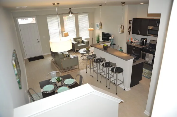 The Point by Campus Student Living, 2-Bedroom (Photo 4)