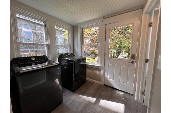 425 E 5th St (Photo 4)