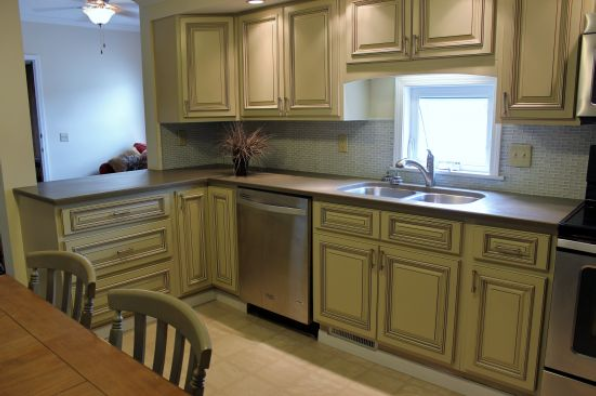 26 Lincoln Ave, 3 bedroom upstairs (Photo 3)