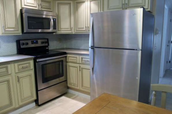 26 Lincoln Ave, 3 bedroom upstairs (Photo 5)