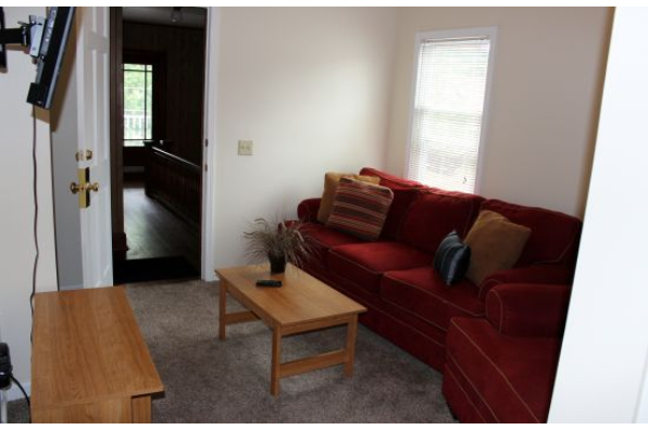 26 Lincoln Ave, 3 bedroom upstairs (Photo 4)