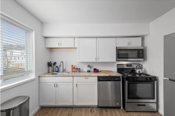 858 Lovitt Wy (Photo 4)