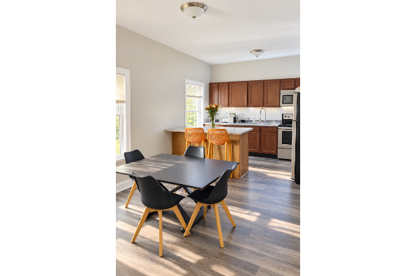 72 Walnut Street (Photo 4)