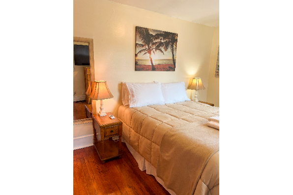 61 Center St, Apt 1 (Photo 3)