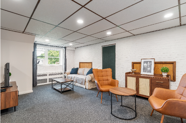 140 Noble St, A (Photo 1)