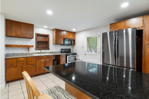 140 Noble St, A (Photo 3)