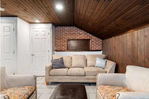 140 Noble St, B (Photo 3)