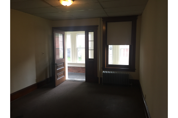 149 East Main Street, 2023-2024 school year $3650 a semester 1st Floor 3 bedroom apartment with high ceilings, front porch and tons of closets.  Lots of natural light Utulities included are WIfi, and Hot Water, (Photo 4)